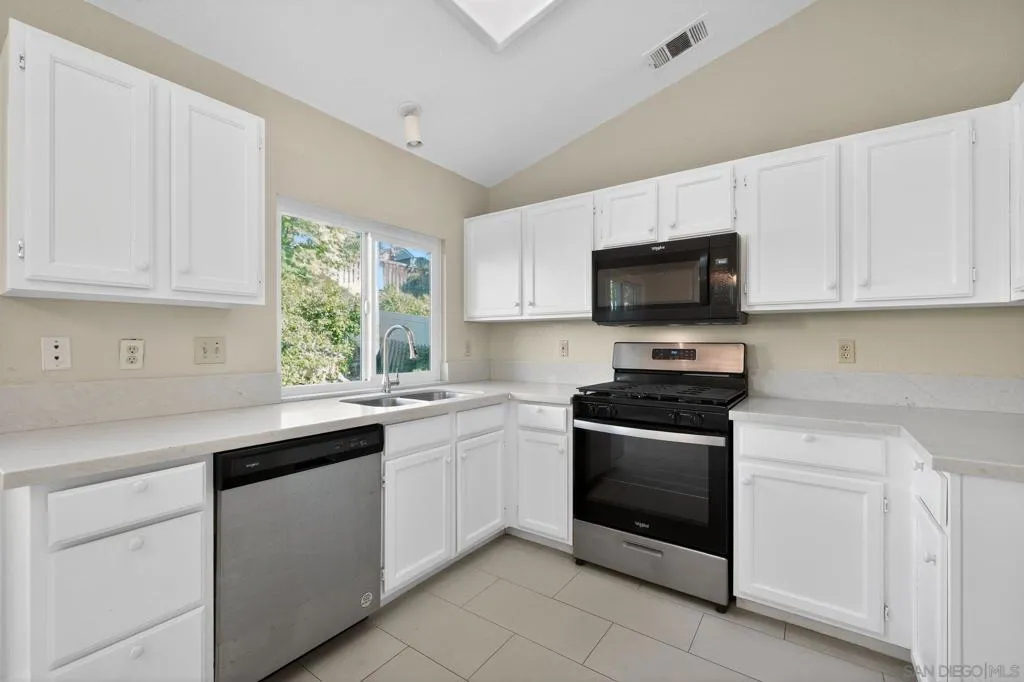 31850 Via Barraza, Temecula, California 92592 home-pic-10