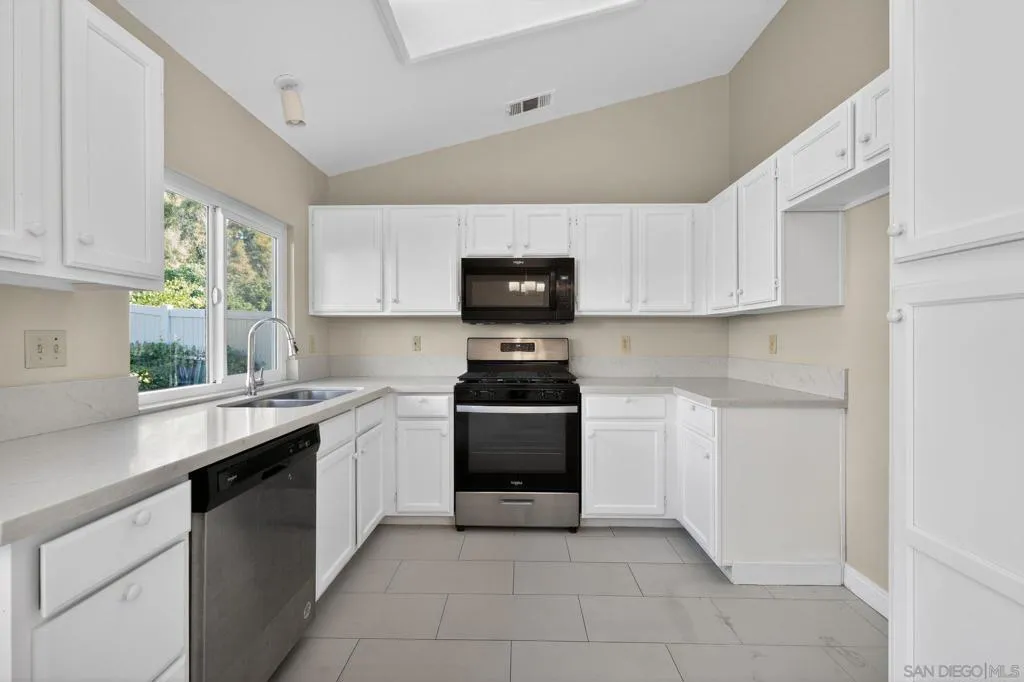 31850 Via Barraza, Temecula, California 92592 home-pic-6
