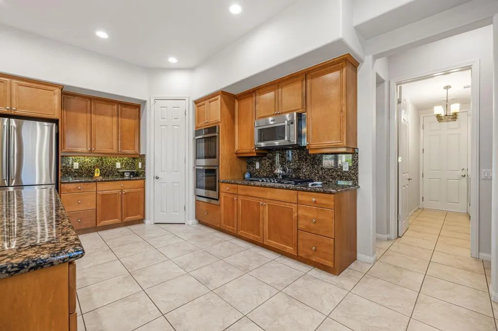 39559 Olite Court, Indio, California 92203 home-pic-11