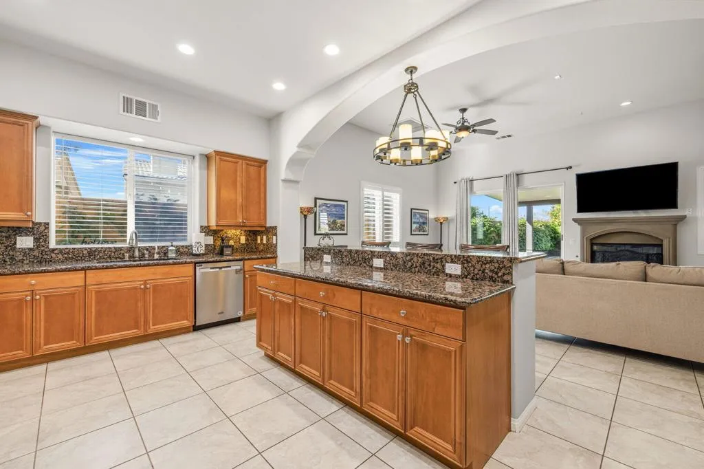 39559 Olite Court, Indio, California 92203 home-pic-9