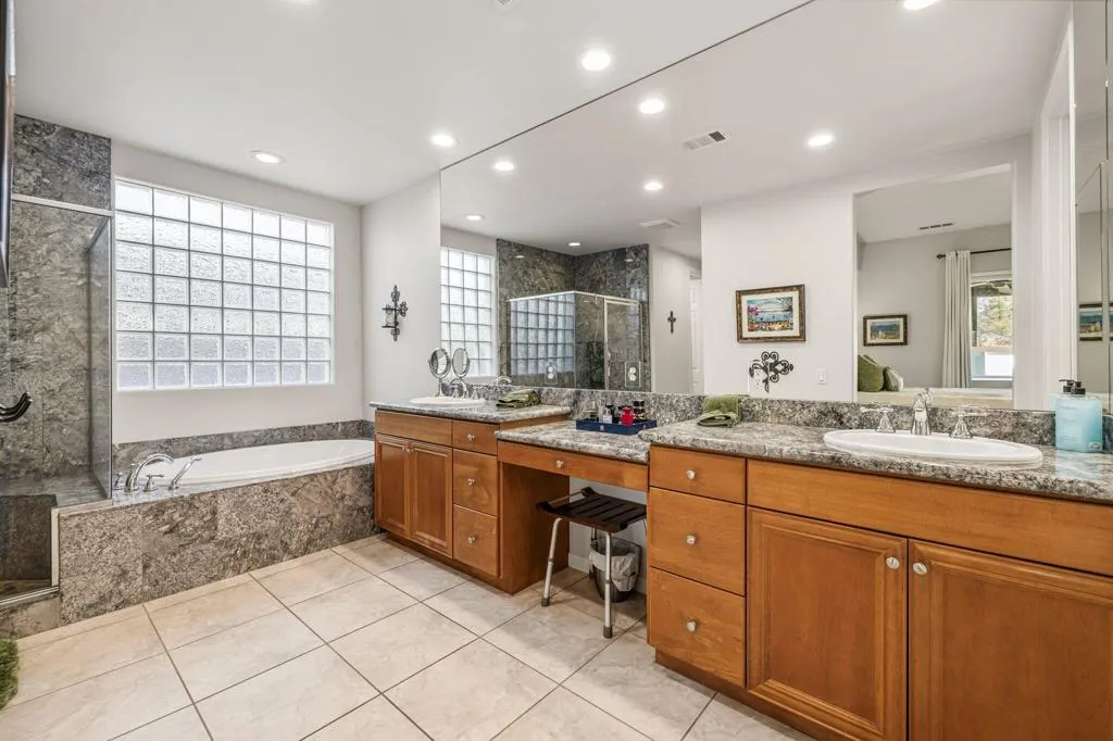 39559 Olite Court, Indio, California 92203 home-pic-18