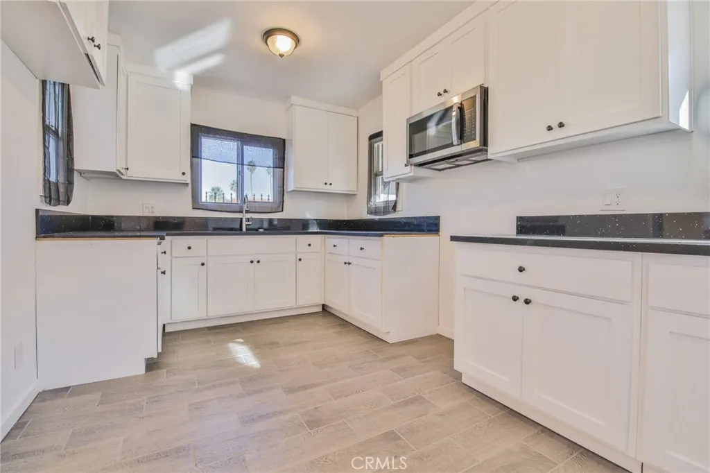 1618 -1620 W 80th, Los Angeles, California 90047 home-pic-21