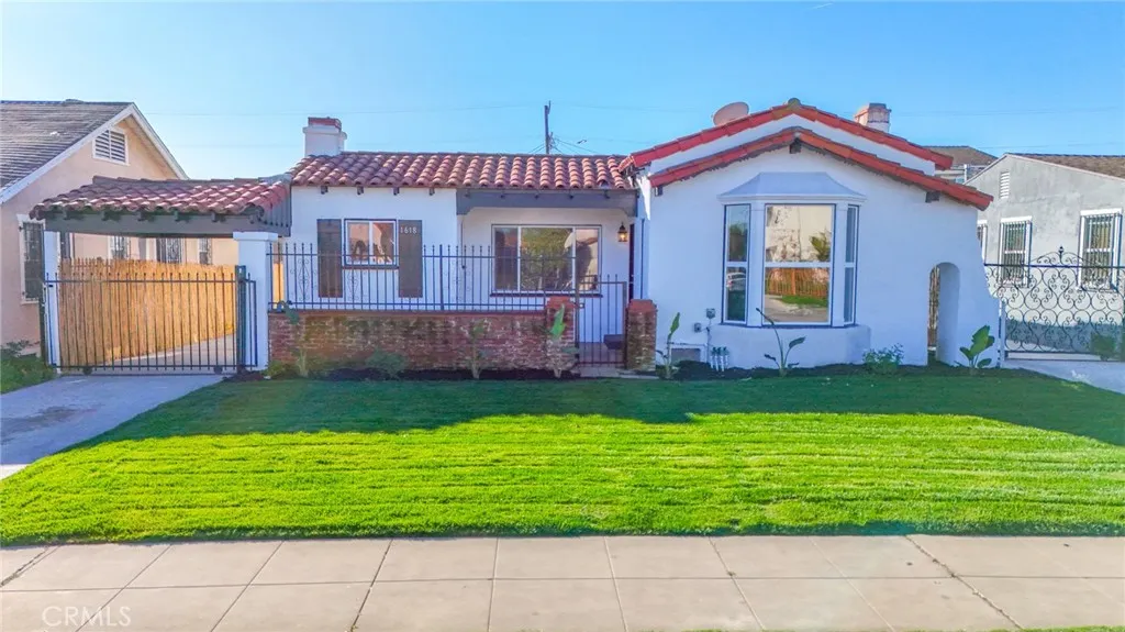 1618 -1620 W 80th, Los Angeles, California 90047 home-pic-1