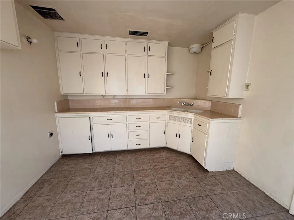 521 E Williams, Barstow, California 92311 home-pic-18