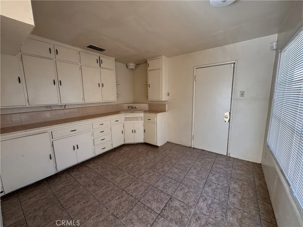 521 E Williams, Barstow, California 92311 home-pic-17