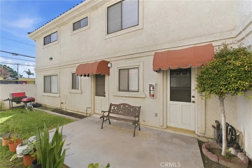 12135 Downey Ave