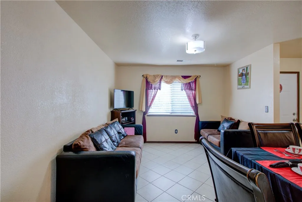 49 W Swallow, Merced, California 95341 home-pic-18