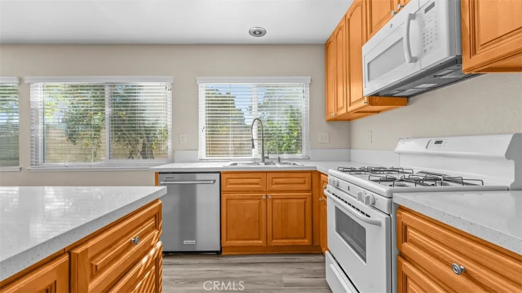 12737 Carob Court, Chino, California 91710 home-pic-11