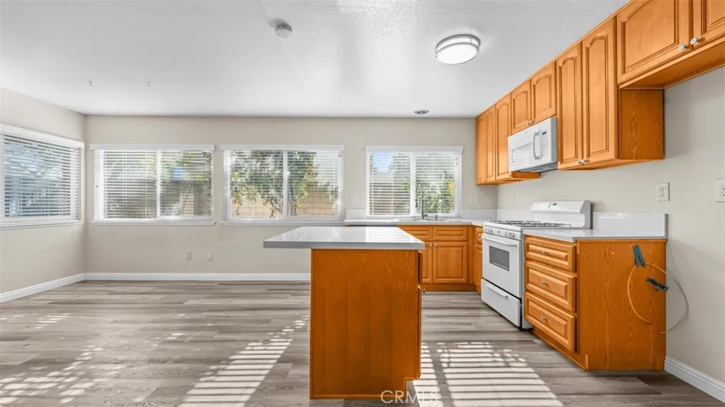 12737 Carob Court, Chino, California 91710 home-pic-10