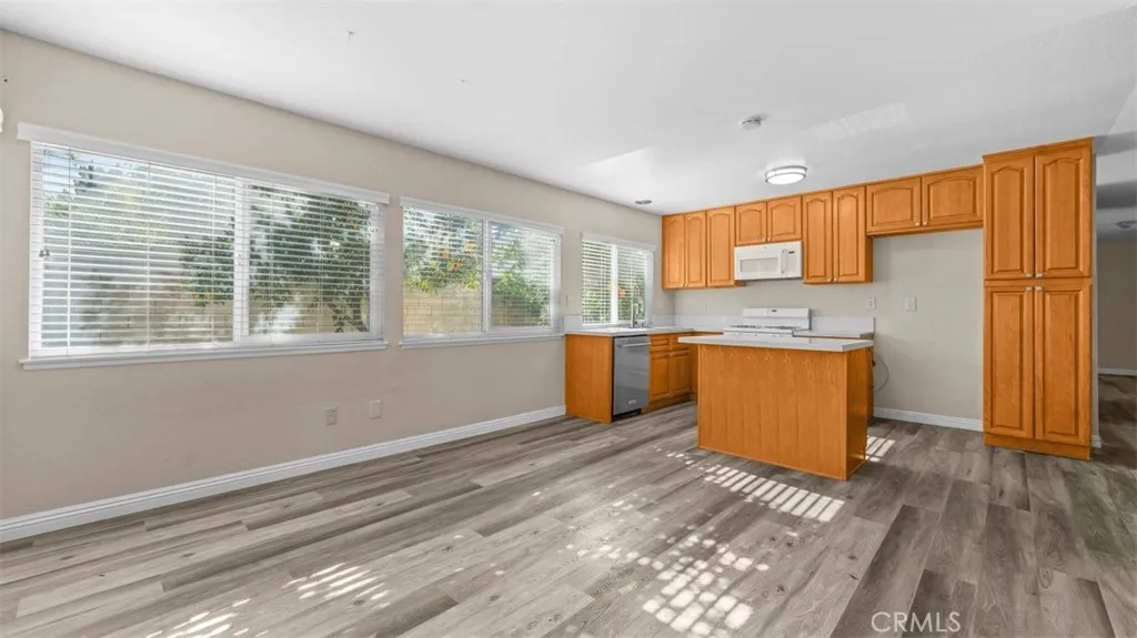 12737 Carob Court, Chino, California 91710 home-pic-8