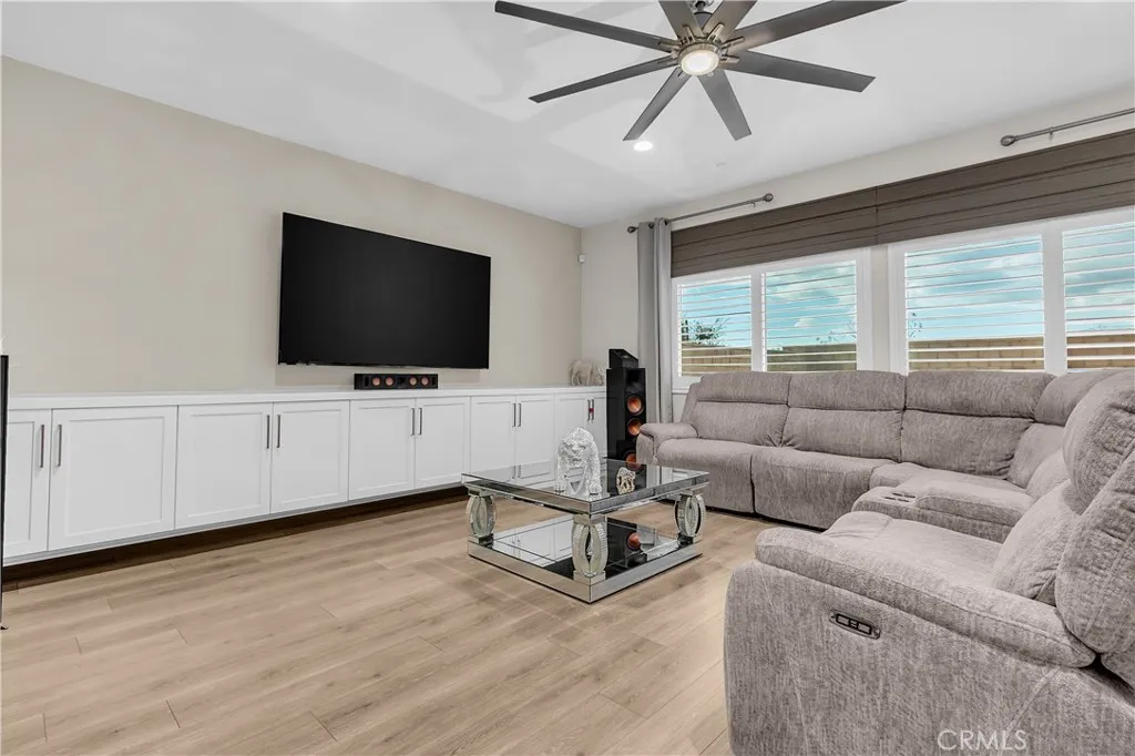 5264 Darwin, Fontana, California 92336 home-pic-21