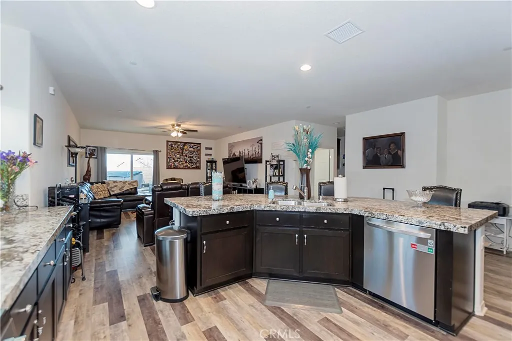 5659 W Avenue J15, Lancaster, California 93536 home-pic-10