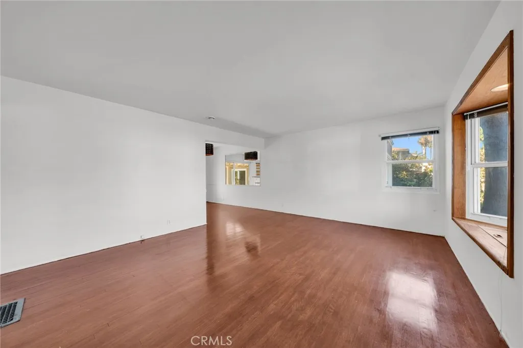 8843 De Haviland, Los Angeles, California 90045 home-pic-4