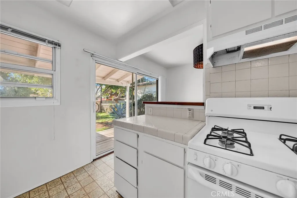 8843 De Haviland, Los Angeles, California 90045 home-pic-16