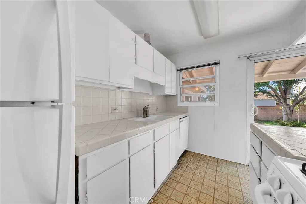 8843 De Haviland, Los Angeles, California 90045 home-pic-15