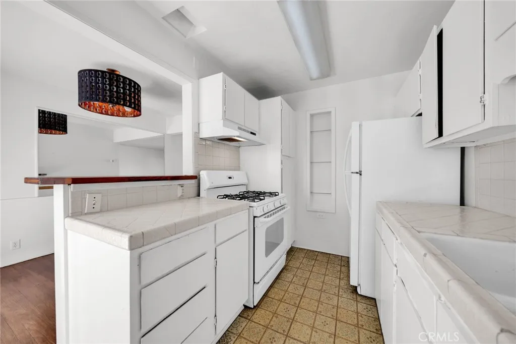 8843 De Haviland, Los Angeles, California 90045 home-pic-12