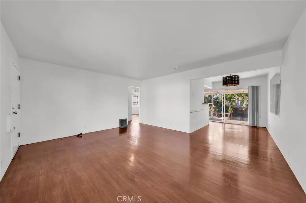 8843 De Haviland, Los Angeles, California 90045 home-pic-5