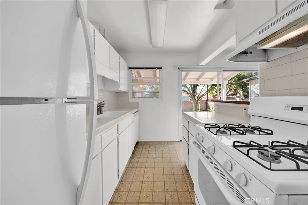 8843 De Haviland, Los Angeles, California 90045 home-pic-13