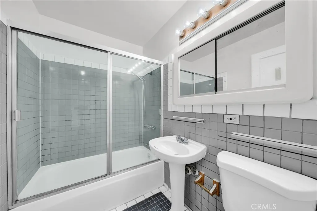 8843 De Haviland, Los Angeles, California 90045 home-pic-18