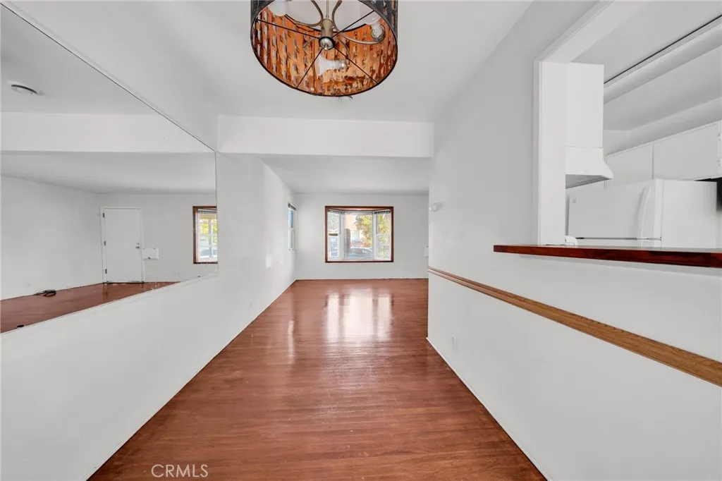 8843 De Haviland, Los Angeles, California 90045 home-pic-17