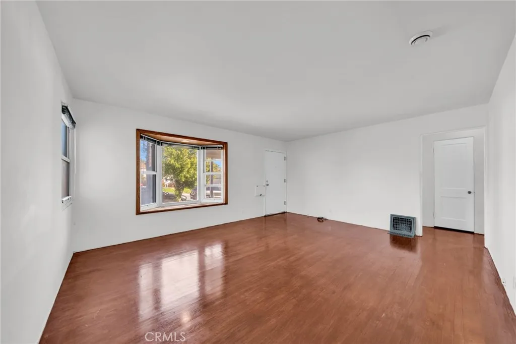 8843 De Haviland, Los Angeles, California 90045 home-pic-6
