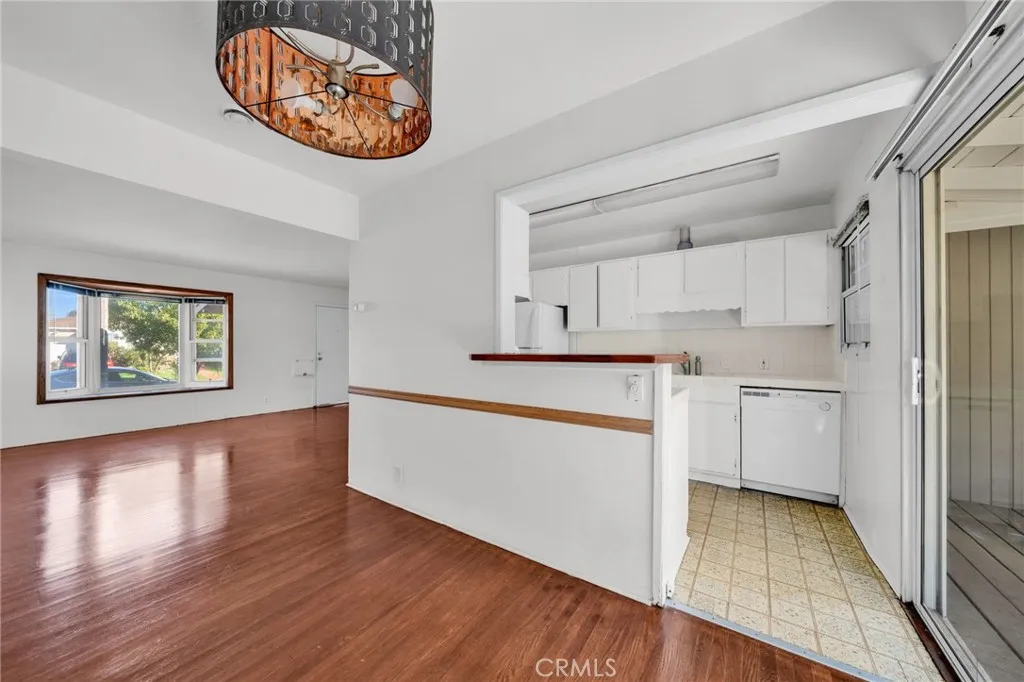 8843 De Haviland, Los Angeles, California 90045 home-pic-10