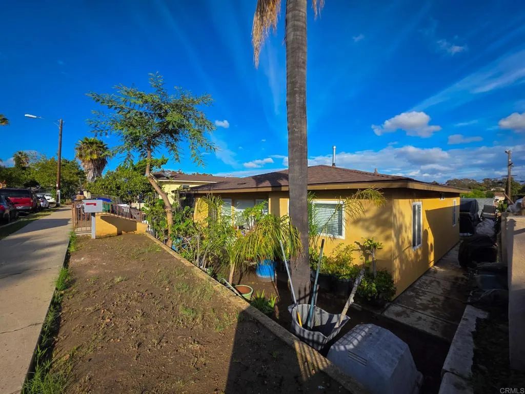 819 821 Raven Street, San Diego, California 92102 home-pic-1