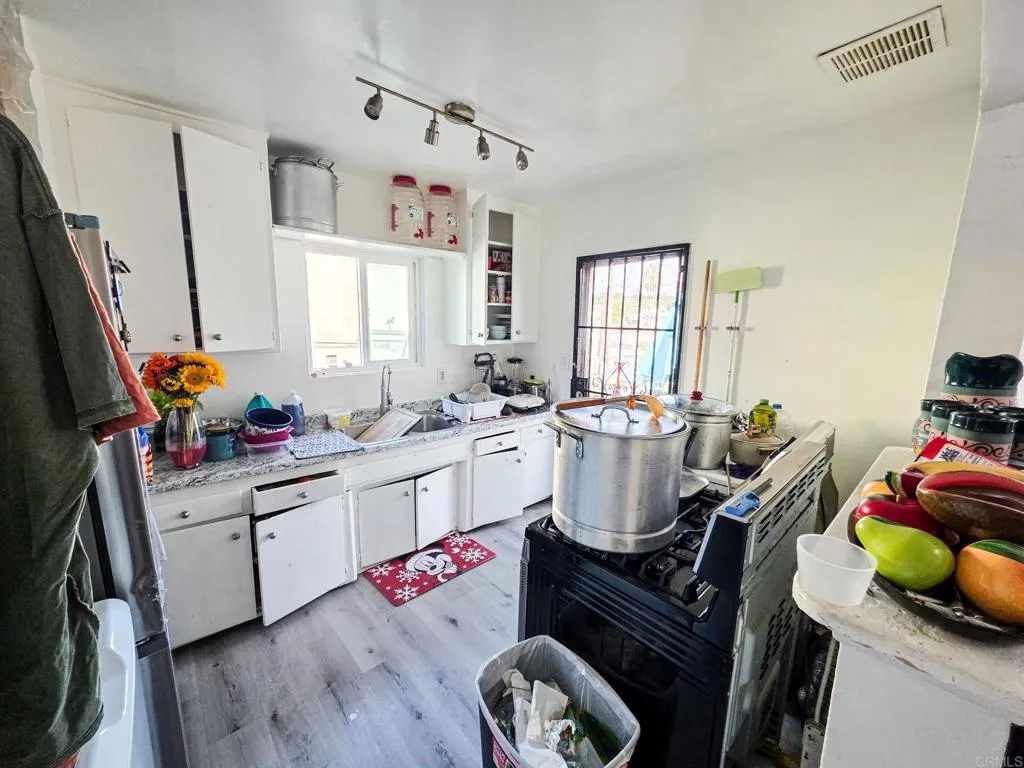 819 821 Raven Street, San Diego, California 92102 home-pic-4