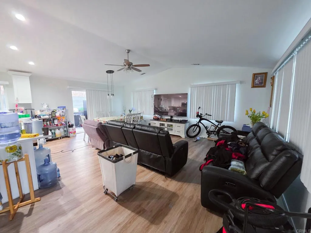819 821 Raven Street, San Diego, California 92102 home-pic-24