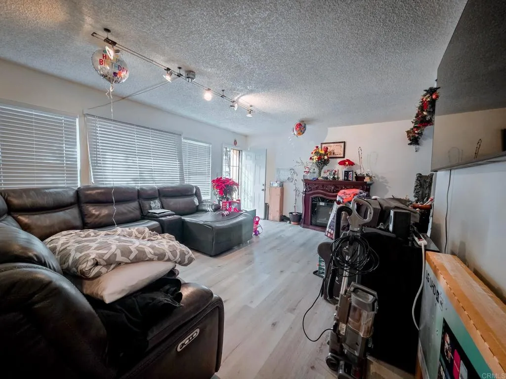 819 821 Raven Street, San Diego, California 92102 home-pic-3