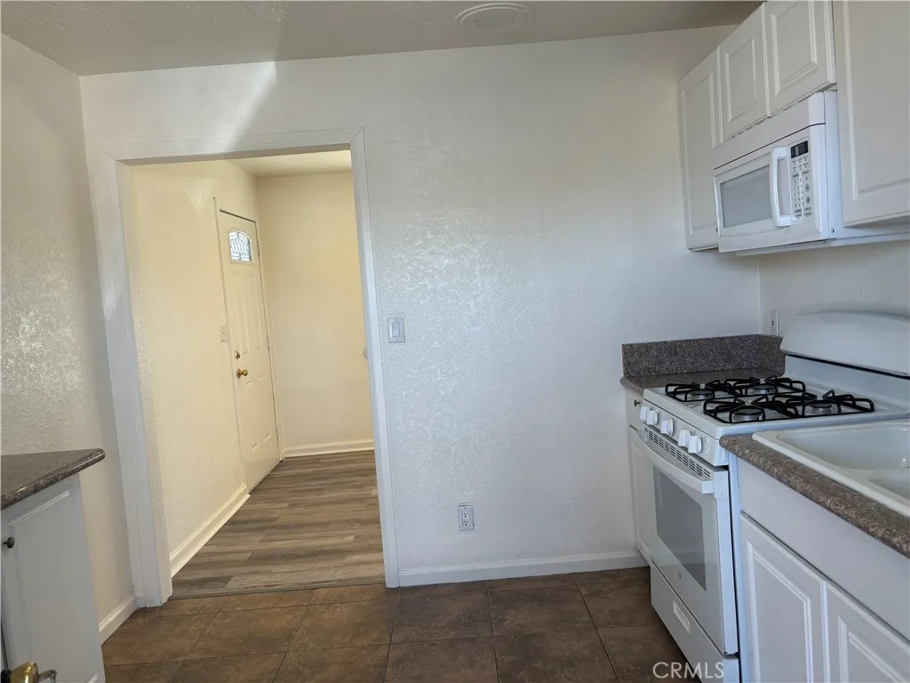 6688 6686 Yucca, Twentynine Palms, California 92277 home-pic-14