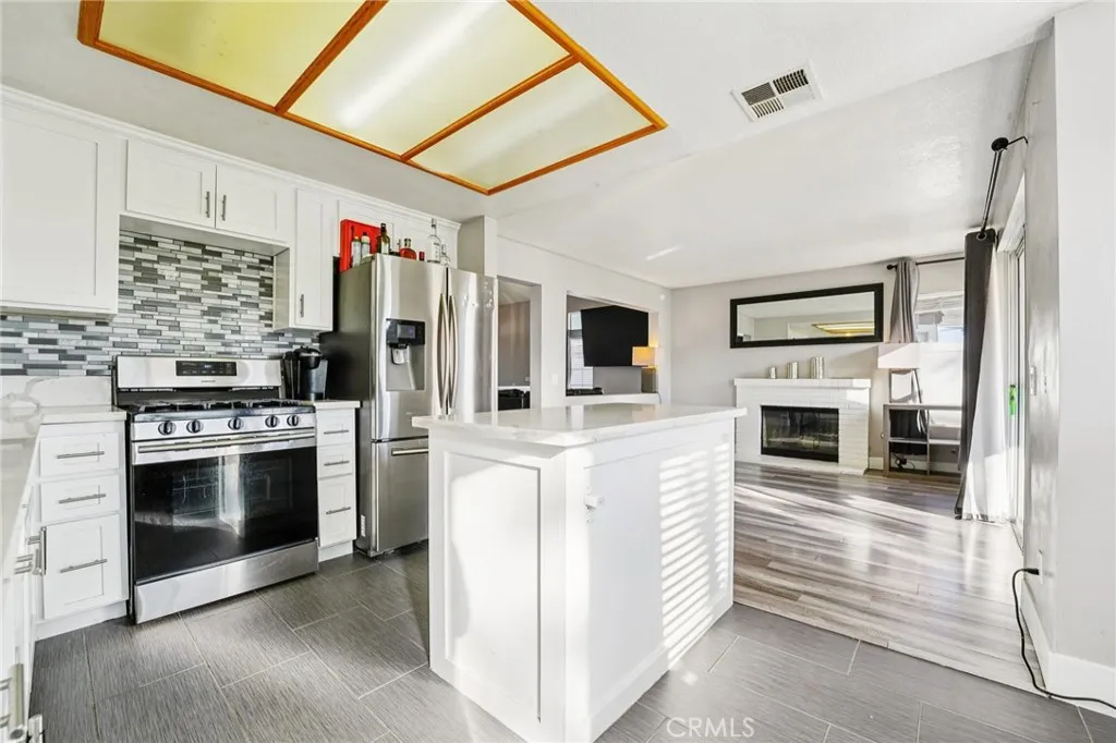 17586 Mountain Court, Riverside, California 92503 home-pic-9