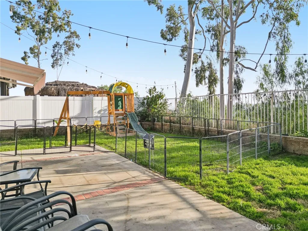 17586 Mountain Court, Riverside, California 92503 home-pic-25