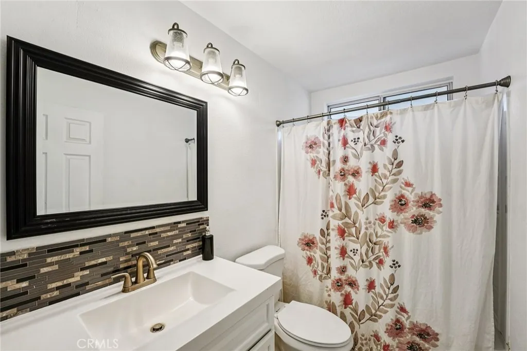 17586 Mountain Court, Riverside, California 92503 home-pic-21