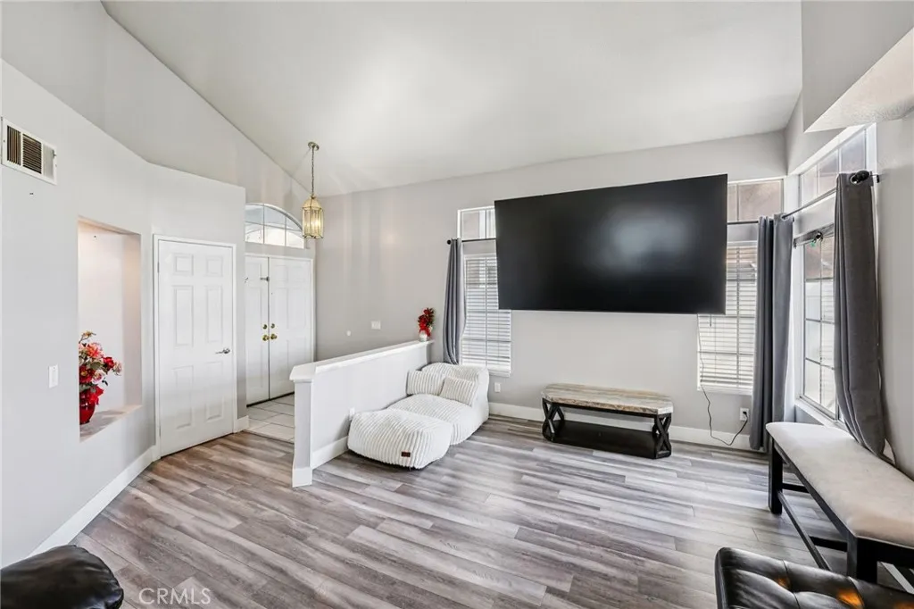 17586 Mountain Court, Riverside, California 92503 home-pic-4