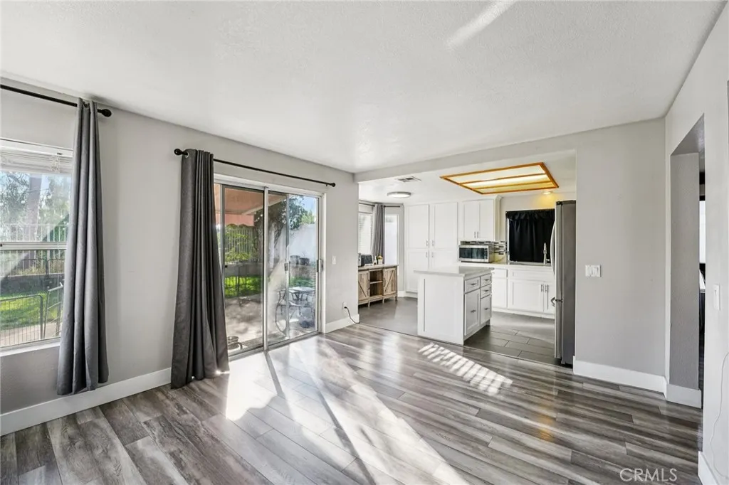 17586 Mountain Court, Riverside, California 92503 home-pic-8