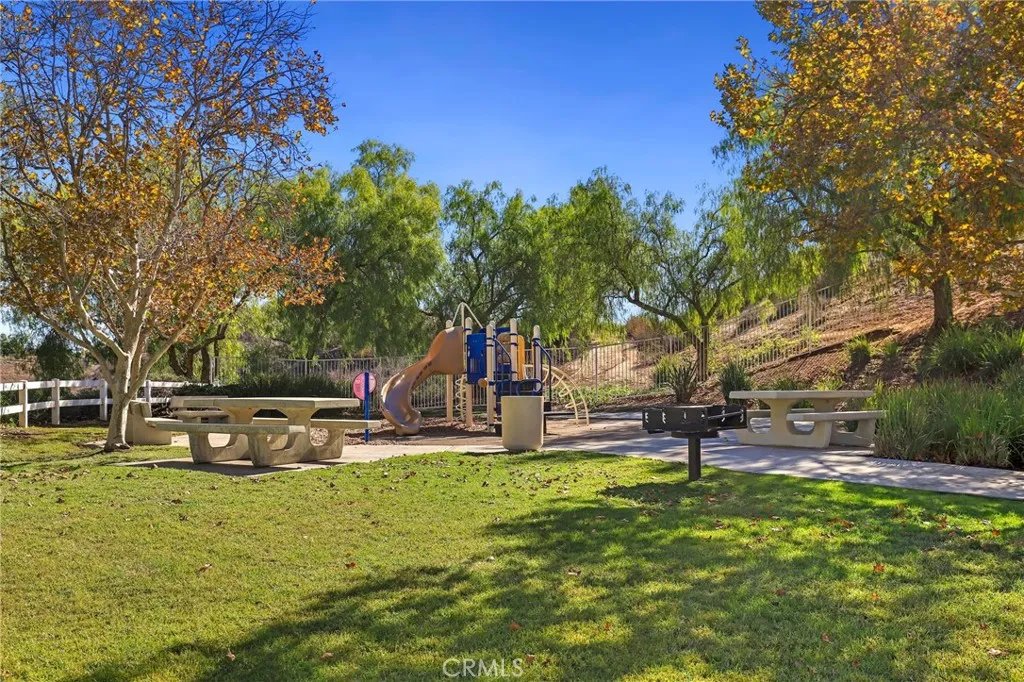 17586 Mountain Court, Riverside, California 92503 home-pic-32