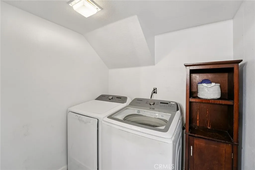 17586 Mountain Court, Riverside, California 92503 home-pic-24