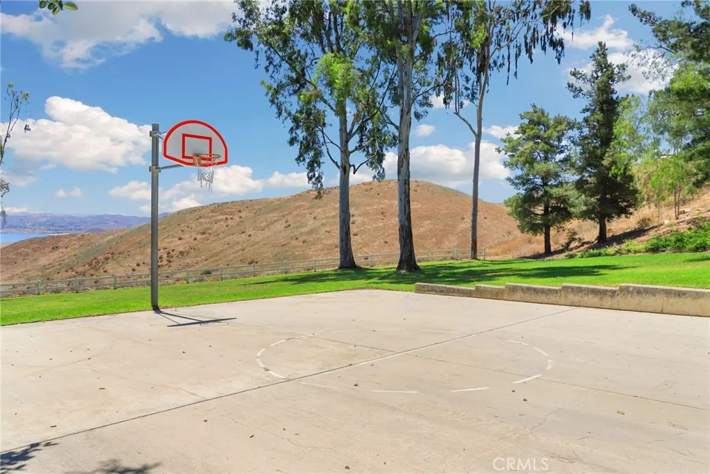 17586 Mountain Court, Riverside, California 92503 home-pic-35