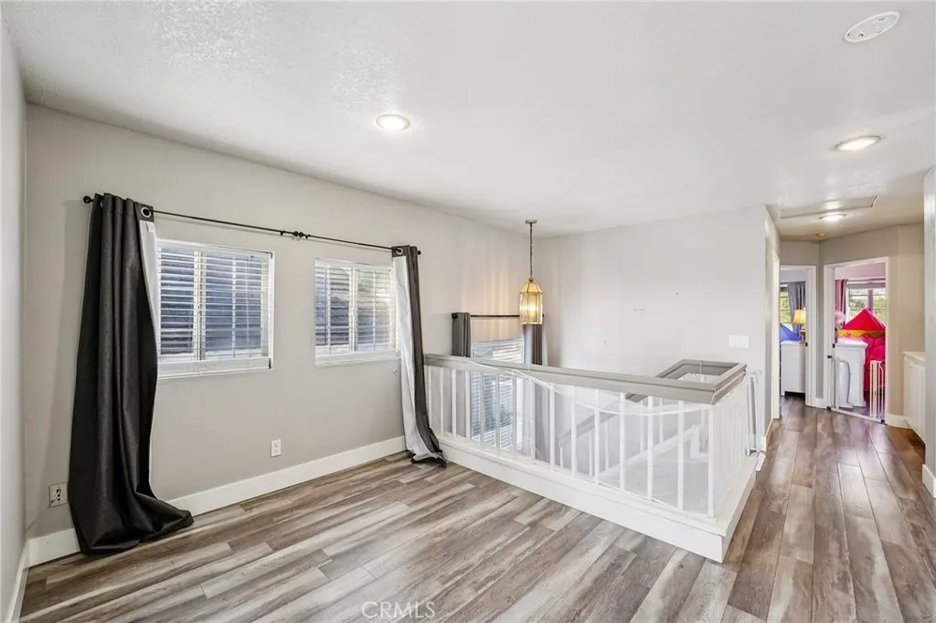 17586 Mountain Court, Riverside, California 92503 home-pic-12