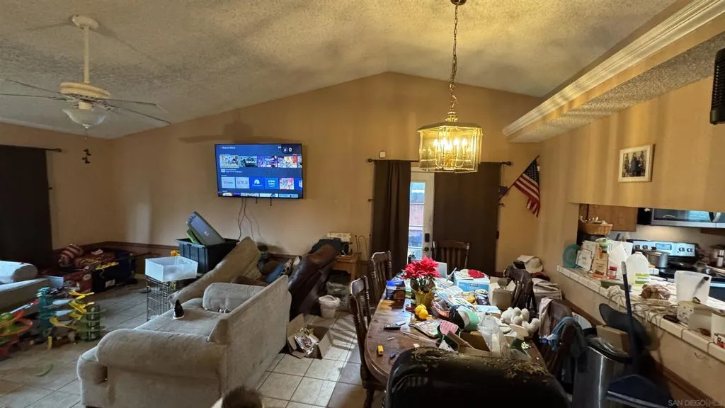 3642 W Redlands Ave, Fresno, California 93722 home-pic-6