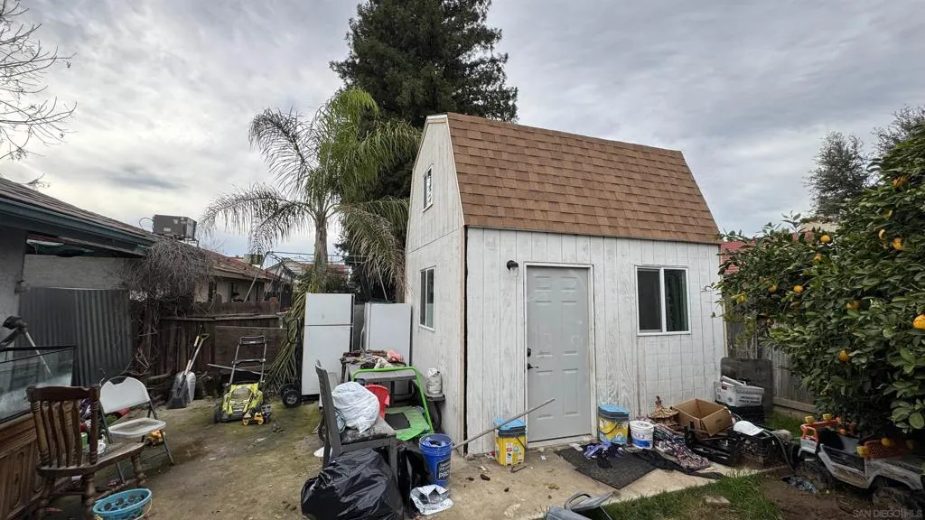 3642 W Redlands Ave, Fresno, California 93722 home-pic-28