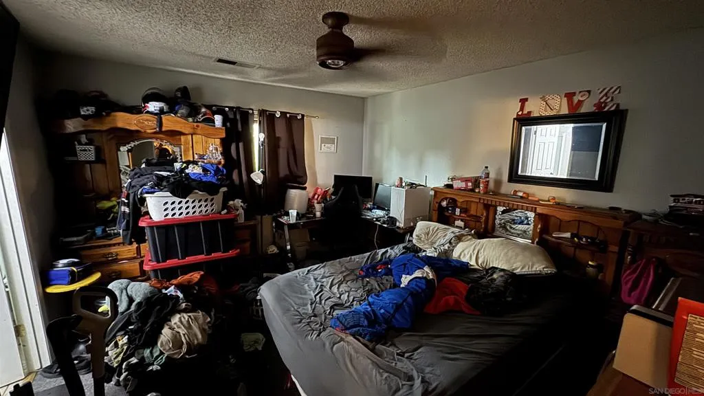 3642 W Redlands Ave, Fresno, California 93722 home-pic-18