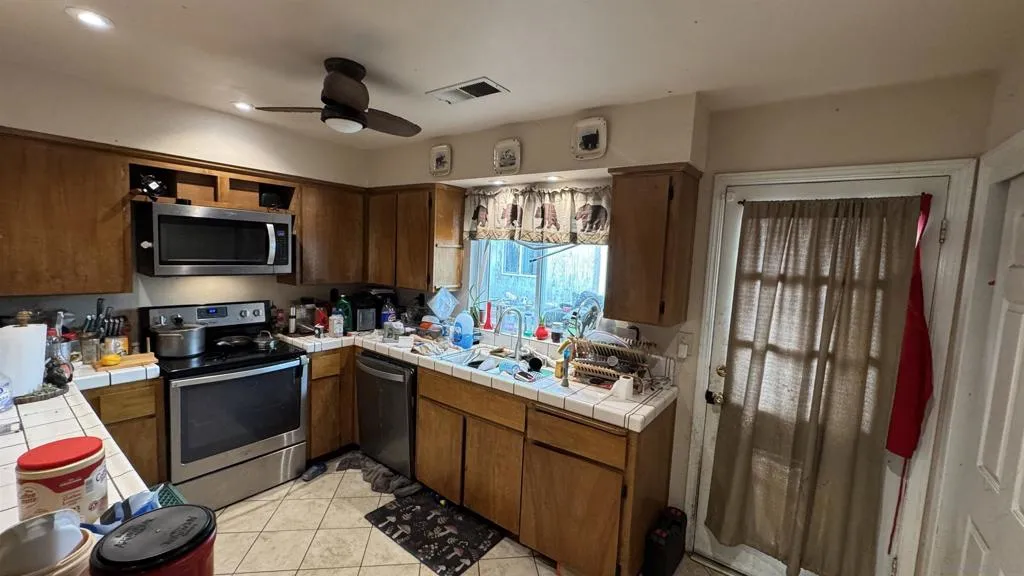 3642 W Redlands Ave, Fresno, California 93722 home-pic-7