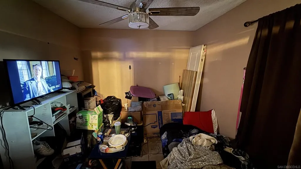 3642 W Redlands Ave, Fresno, California 93722 home-pic-17