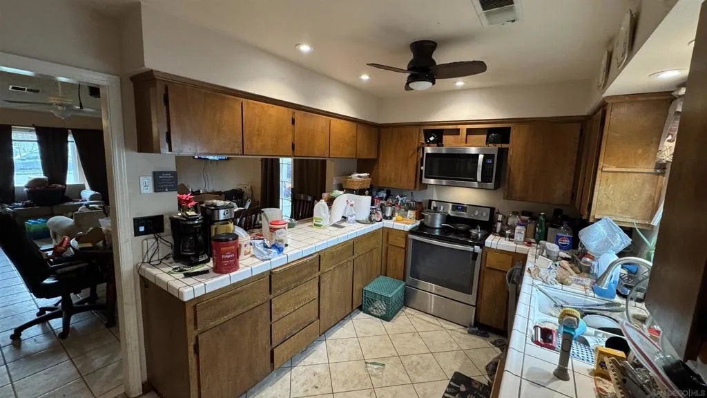 3642 W Redlands Ave, Fresno, California 93722 home-pic-8