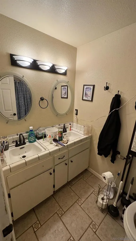 3642 W Redlands Ave, Fresno, California 93722 home-pic-12