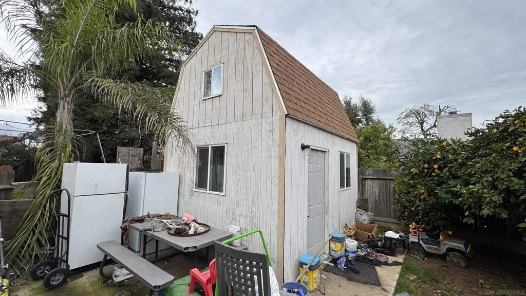 3642 W Redlands Ave, Fresno, California 93722 home-pic-29