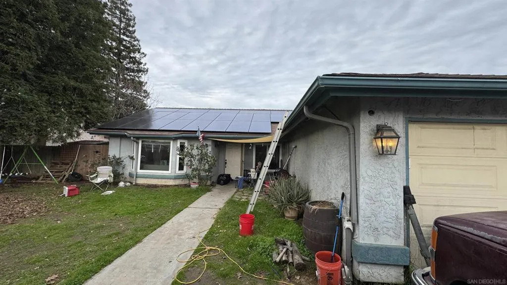 3642 W Redlands Ave, Fresno, California 93722 home-pic-2
