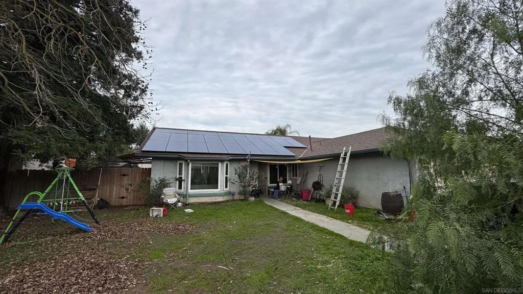 3642 W Redlands Ave, Fresno, California 93722 home-pic-1
